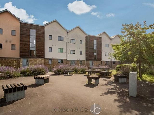Flat for rent in Cardiff Bay, Falcon Lodge