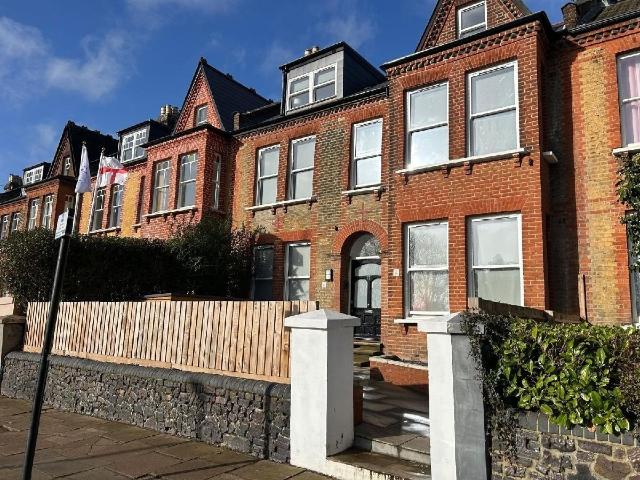 Flat for rent in Stroud Green, Greater London