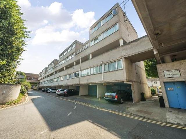 Flat for rent in Slough