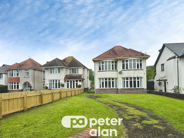 Flat for rent in Nangreaves, Wales