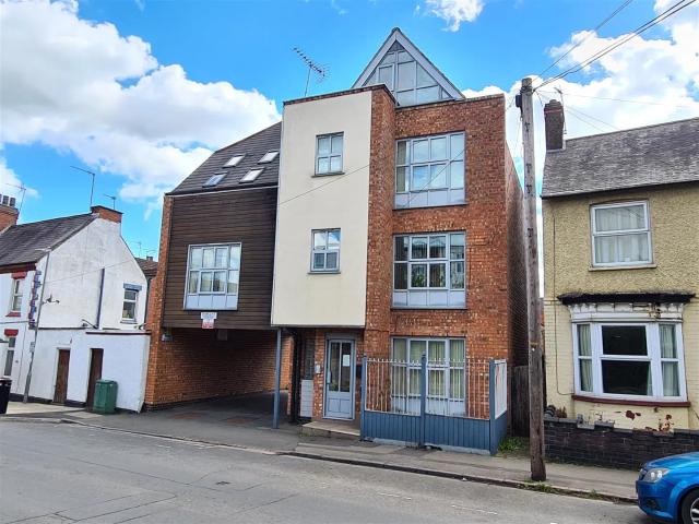 Flat for rent in New Bilton, Warwickshire