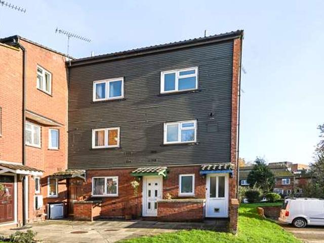 Flat for rent in London Borough of Hillingdon, Greater London