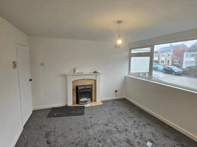 Flat for rent in Woodway Park, West Midlands