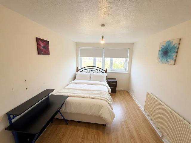Flat for rent in Woodford, Greater London