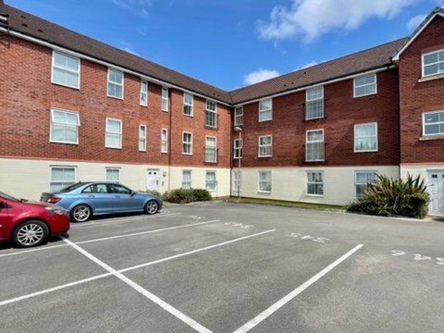 Flat for rent in Rossmore Estate, Rossmore