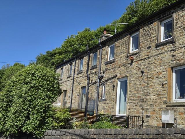 Flat for rent in Shelley, Shepley