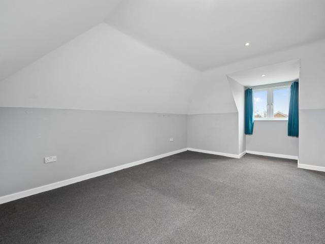 Flat for rent in Whitton, Greater London