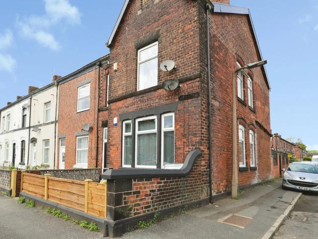 Flat for rent in Fishpool, Bury