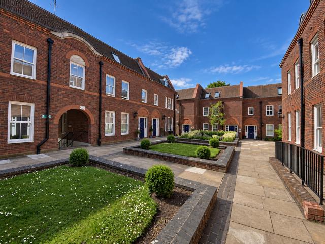 Flat for rent in Southcourt, Aylesbury