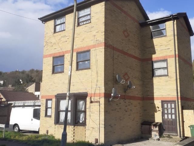 Flat for rent in Luton, Chatham