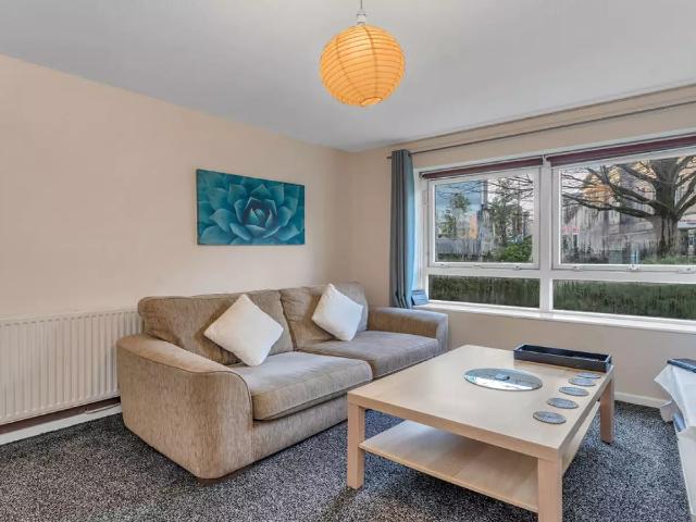 Flat for rent in Canongate, Old Town
