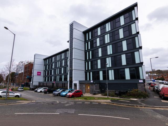 Flat for rent in Calderstones