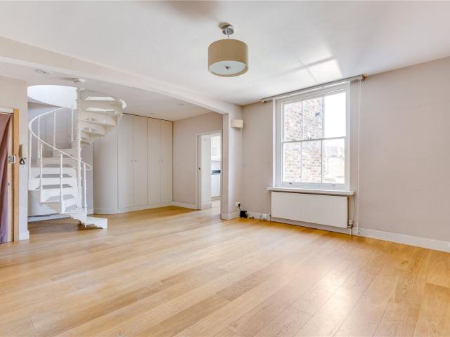 Flat for rent in Brook Green, Greater London
