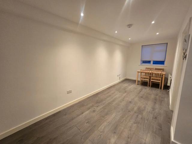Flat for rent in London Borough of Barnet, Greater London