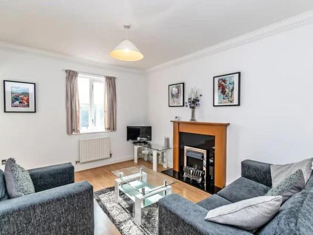 Flat for rent in Hough Green, Two Mills