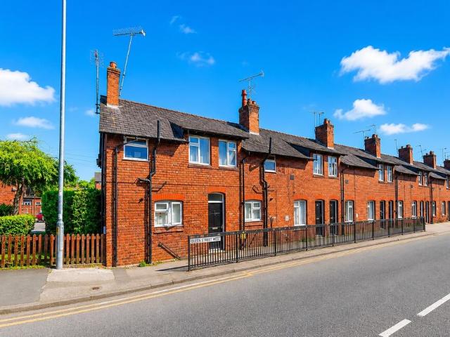 Flat for rent in Hough Green, Two Mills