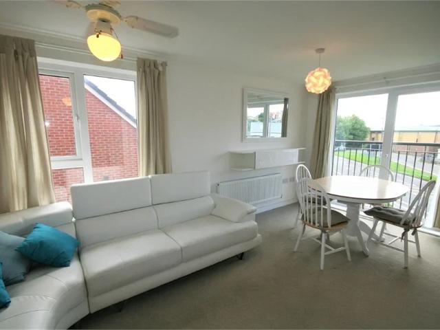 Flat for rent in Waun-wen, Nangreaves