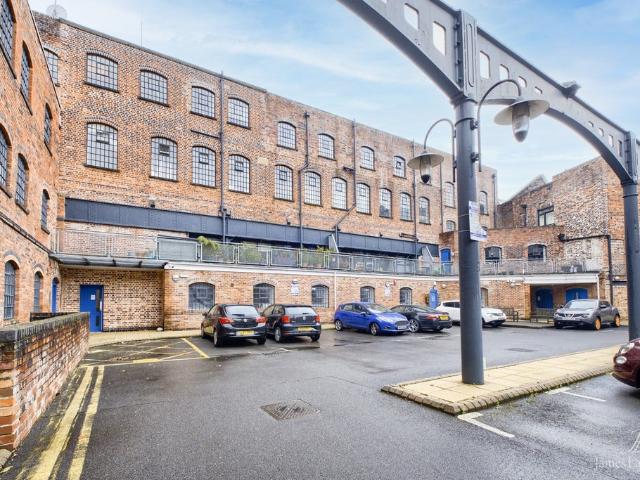 Flat for rent in Park Central, Birmingham