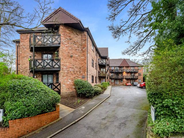 Flat for rent in Broughton Park, Salford
