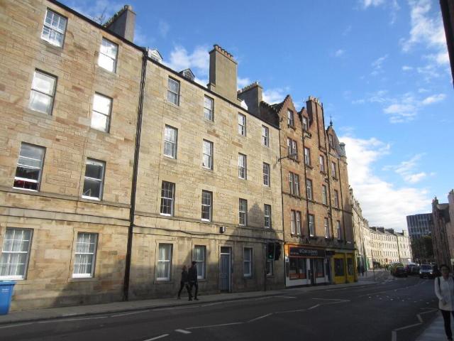 Flat for rent in Chesser, Slateford