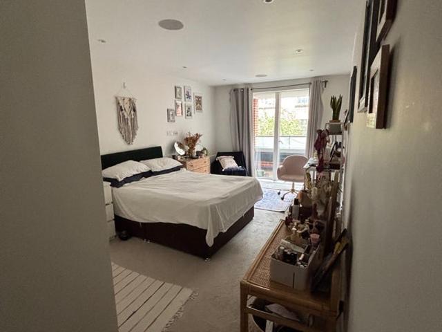 Flat for rent in Streatham Hill, Greater London