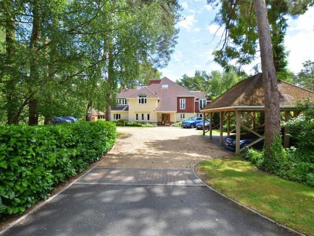 Flat for rent in West Parley, East Dorset