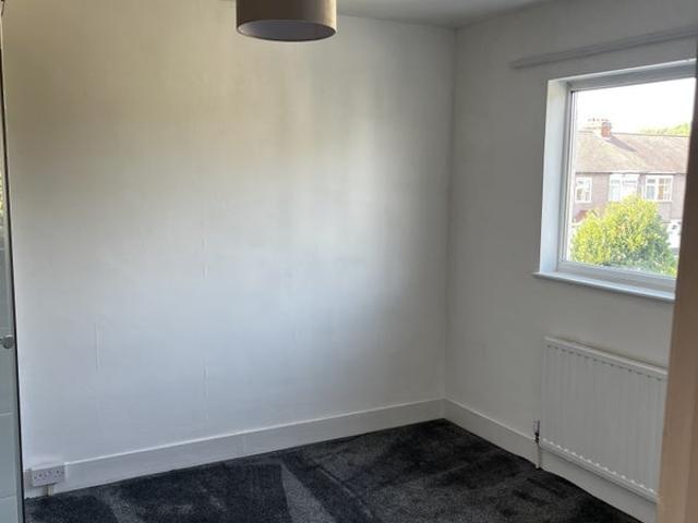 Flat for rent in Chingford Mount, Highams Park