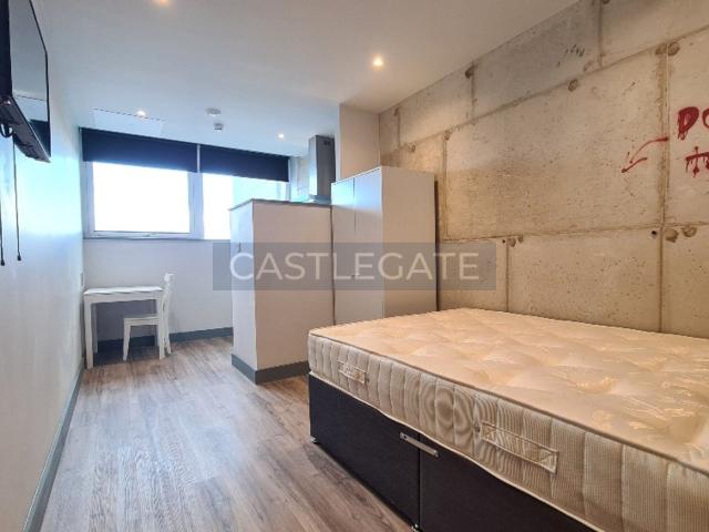 Flat for rent in Paddock, Huddersfield