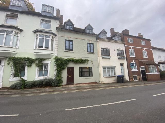 Flat for rent in Ladyes Hills, Green Close