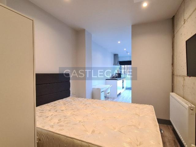 Flat for rent in Paddock, Huddersfield