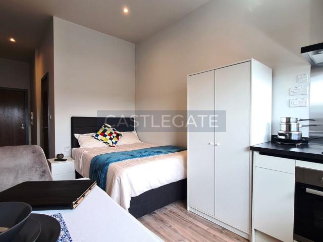 Flat for rent in Paddock, Huddersfield