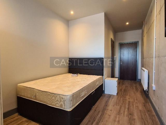 Flat for rent in Paddock, Huddersfield