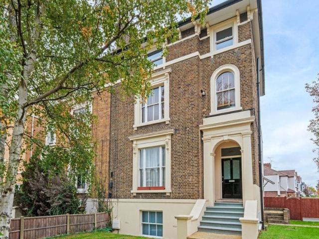 Flat for rent in Snaresbrook, Greater London