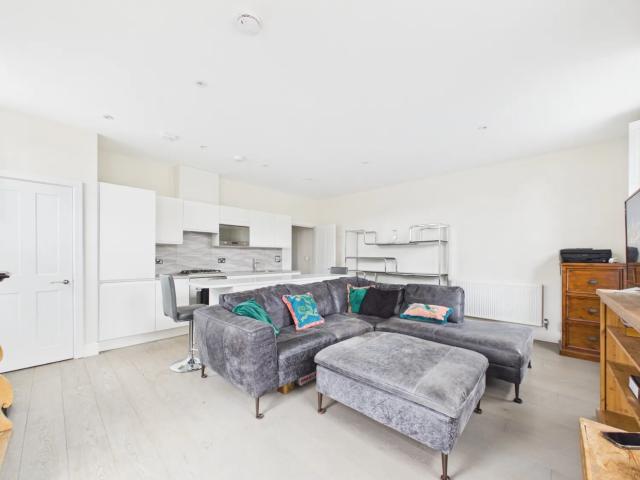 Flat for rent in Ripley, Guildford