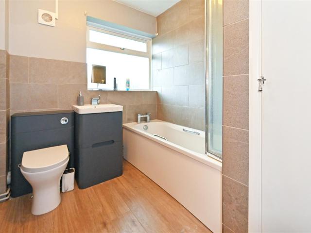 Flat for rent in North Bersted, Arun