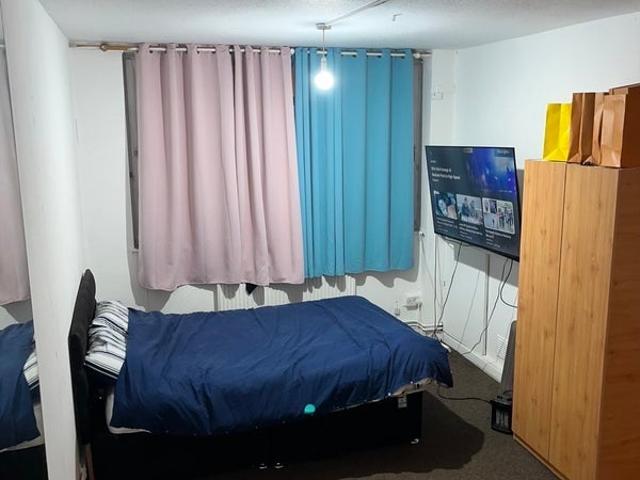 Flat for rent in London Borough of Tower Hamlets, Greater London