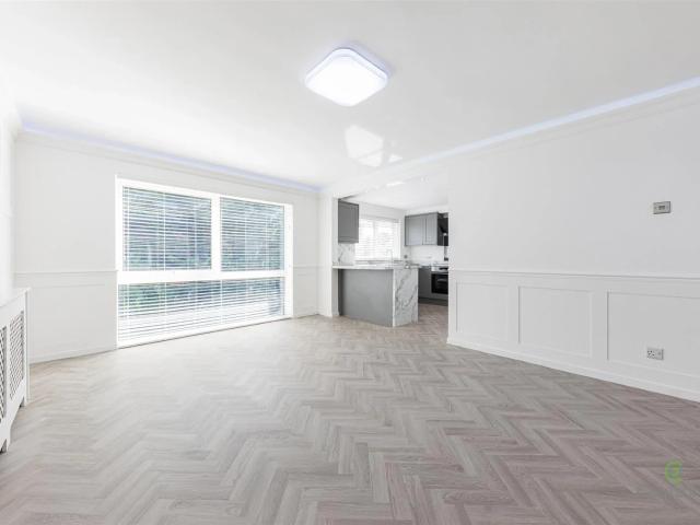 Flat for rent in Chingford, Greater London