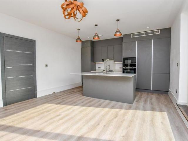 Flat for rent in St Albans, Five Acres
