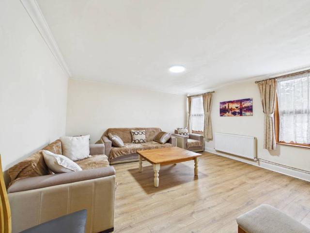 Flat for rent in Chipping Hill, Essex