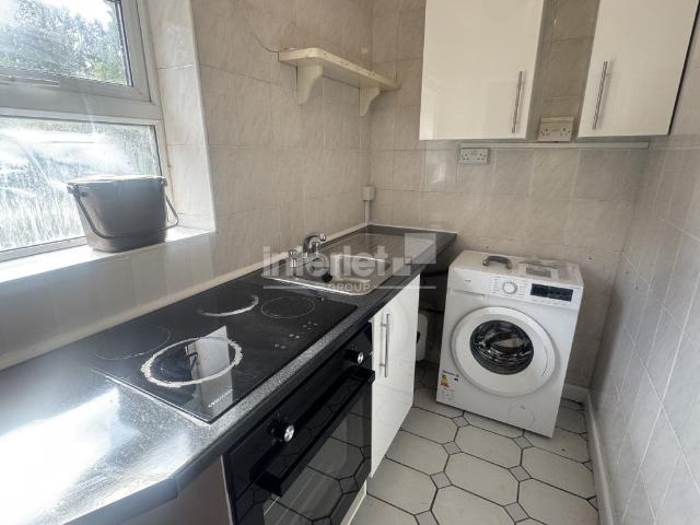 Flat for rent in Penylan, Cardiff