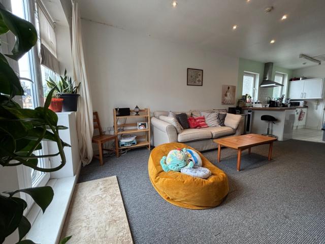 Flat for rent in Plasnewydd, Falcon Lodge