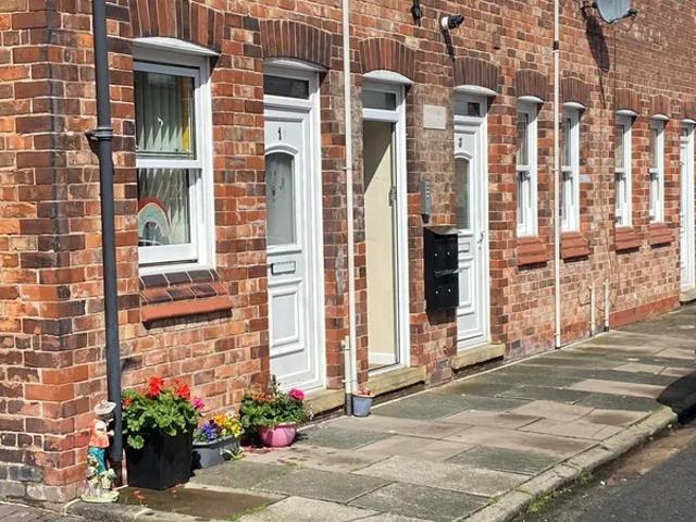 Flat for rent in Rossmore, Cheshire