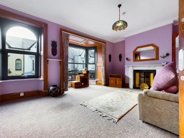 Flat for rent in Oystermouth, Mumbles