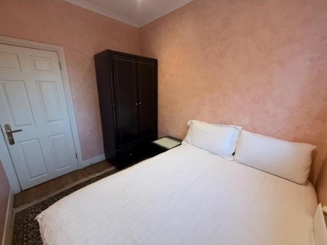 Flat for rent in London Borough of Ealing, Park Royal