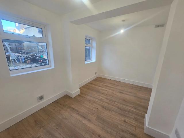 Flat for rent in London Borough of Croydon, Greater London