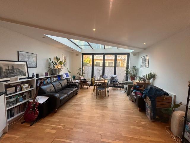 Flat for rent in Upper Clapton, Greater London