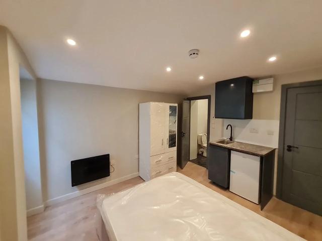 Flat for rent in London Borough of Richmond upon Thames, Greater London