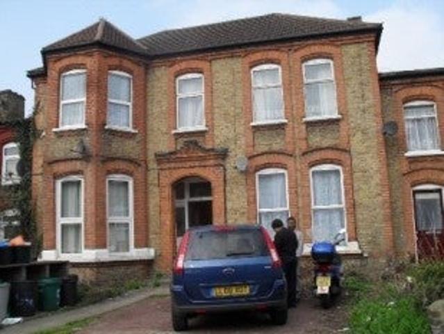 Flat for rent in Seven Kings, Greater London