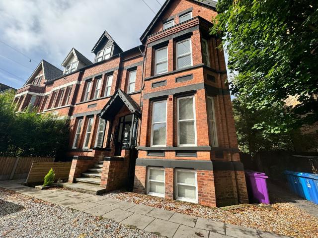 Flat for rent in Calderstones