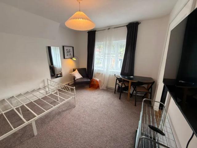 Flat for rent in Dollis Hill, Greater London